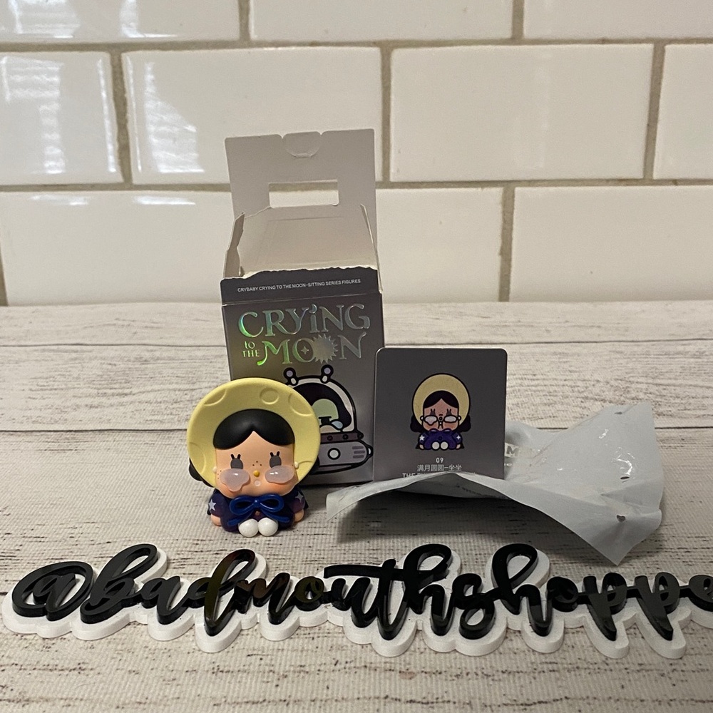 *Pop Mart Crybaby Crying to the Moon Sitting Series Figures - The Full Moon Mini